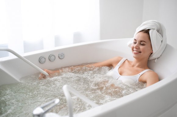 Rénovation d’une salle de bain avec baignoire balnéo Draguignan Gosset 