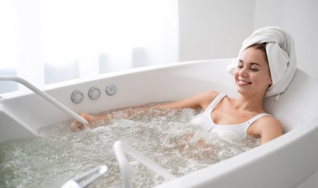 Rénovation d’une salle de bain avec baignoire balnéo Draguignan Gosset 